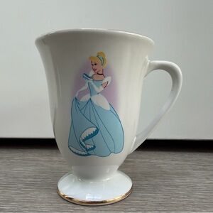 DISNEY STORE CINDERELLA PRINCESS SIGNATURE COFFEE TEA MUG WITH PEDESTAL BASE